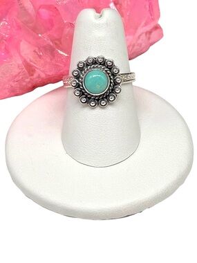 Arizona Mohave Turquoise Flower Shaped Ring Size 7 Solid 925 Sterling Silver